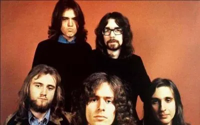 Peter Gabriel appartenait au groupe ?