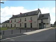 Nous nous rendons à Gévezé. Ville bretonne de l'arrondissement de Rennes, elle se situe dans le département ...