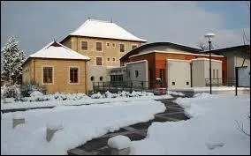 Ville Iséroise, dans l'aire urbaine de Lyon ( ! ), Pont-de-Chéruy se situe en région ...