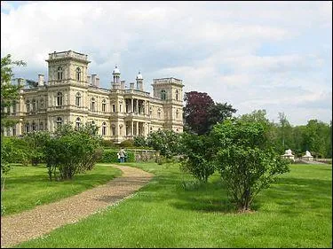 Dans quel château fut tournée au moins une scène du film "Papy fait de la résistance" ?
