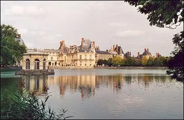 Dans quel château fut tournée au moins une scène du film "Pour la peau d'un flic" ?