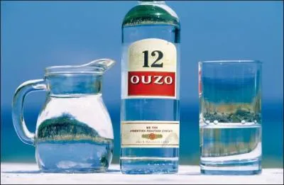 Dans quel pays est produit l'ouzo, boisson alcoolisée parfumée à l'anis ?