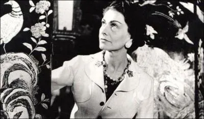 Quelle est cette grande couturière qui a mis la petite robe noire à la mode en 1926, et qui a dit "Je ne fais pas la mode, je suis la mode" ?