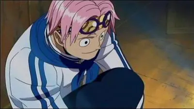 Que porte Kobby sur sa veste après l'ellipse ?