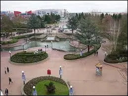 Quel est le nom du croisement entre le parc et les studios ?