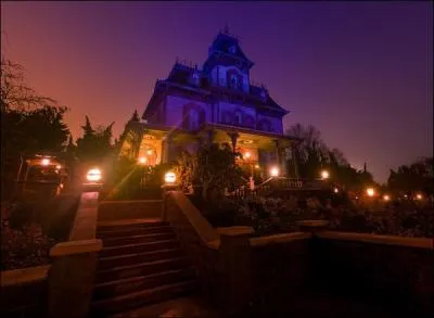 Quel est le nom des propriétaires du Phantom Manor ?