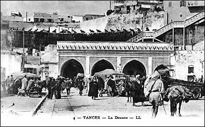 "Tingi" la carthaginoise est devenue "Tingis" la romaine et s'est vue disputer par toutes les puissances possibles (portugaise, espagnole, anglaise, fran&ccedil;aise, allemande...) : quelle est cette ville ?