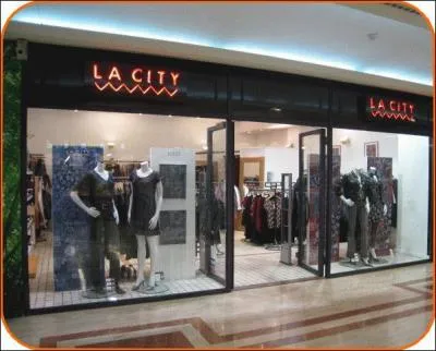 "La capitale &eacute;conomique du Maroc", Casablanca donc, porte aussi un autre surnom tr&egrave;s &eacute;vocateur : lequel ?