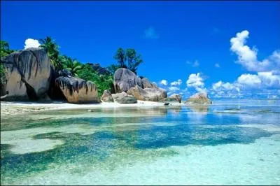 Dépêchez-vous de visiter cet archipel de l'océan Indien, menacé par l'élévation du niveau des mers et notamment ses îles paradisiaques comme La Digue ou Praslin. Envolez-vous pour :