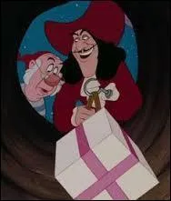 Après la fête chez les Indiens tout le clan rentre chez Peter. Tous les enfants, sauf Peter, partent avec Wendy et ses frères. Le capitaine donne alors un cadeau à Peter. Que contient-il ?