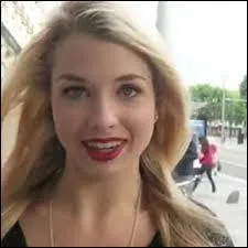 Ses films préférés sont les films de comédie.