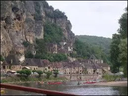 Traversée par la Vézère, la commune Périgordine de Peyrac-le-Moustier se situe en région ...