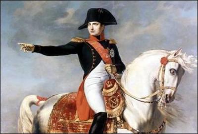Symbole qui caractérise la figure de Napoléon 1er, le "Petit chapeau" en feutre noir, est...