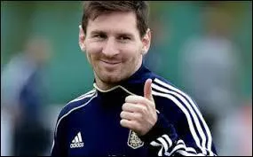 Son pied le plus fort est le droit.