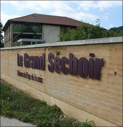 Vinay (Isère) est la capitale de la « mayette », la « franquette » et de la « parisienne ». De quoi s'agit-il ?