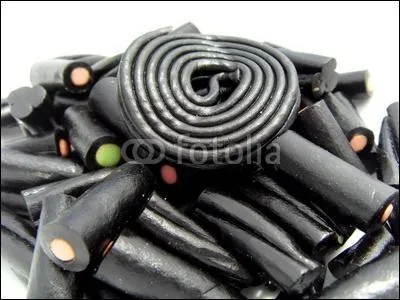 Ce bonbon très connu de couleur noire est adoré par certains et détesté par d'autres ! Comment faut-il dire ?