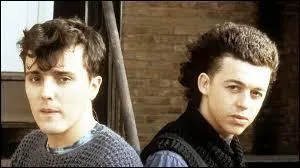 Trouvez le nom de l'album du groupe Tears For Fears où l'on trouve le single "Shout".