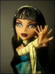 De qui Cleo est-elle amoureuse ?