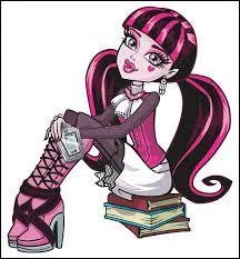 Quel est le nom de famille de Draculaura ?