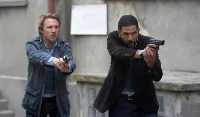 Dans "Mains armées", Lucas est un grand flic, patron au trafic d’armes à Marseille. Quel âge a-t-il ?