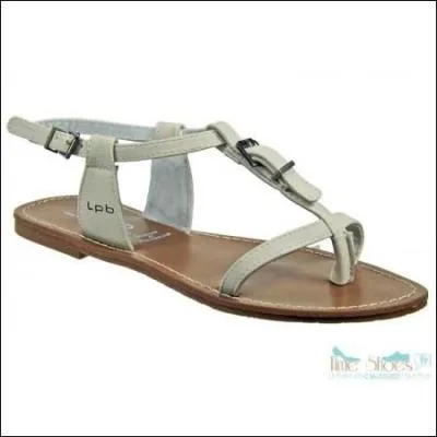 Et celles-là, blanches, simples, quelle est leur marque ? (Regardez bien l'image ! )