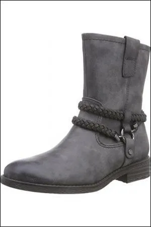 (Imaginez-les en bottes, je n'ai pas trouvé le modèle exact.) Celles-là sont vraiment très confortables, j'avoue qu'elles ne sont pas au top du top, mais je les garde pour leur confort.
Petit indice, c'est la seule marque non italienne parmi ces trois-là.