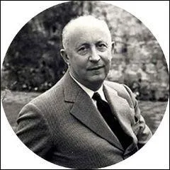 Issu d'une famille d'industriels aisés, ce couturier a créé des lignes comme "Corolle", "Zigzag" ou bien "Tulipe". Saurez-vous retrouver son nom ?