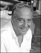 Ce couturier, moins connu, a été nommé cinq fois au prix du Conseil des créateurs de mode américains, sorte d'"Oscar de la mode". Quel est son nom ?