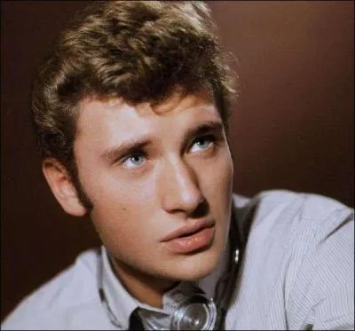 Compl&eacute;tez les paroles de cette chanson de Johnny Halliday : " Retiens, la nuit...