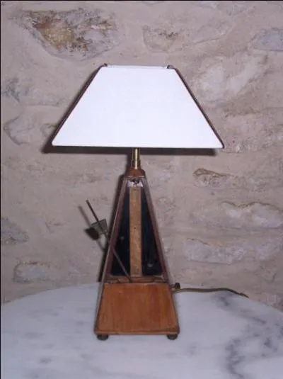 Comment s'appelle l'instrument qui marque la mesure d'un morceau de musique ?