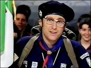 Scout surnommé "pine d'huitres " ( du à son totem), créé par Antoine de Caunes.