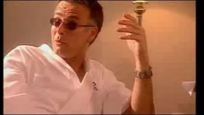 Sketch de Franc Dubosc, qui raconte les us et coutumes...