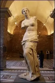 Quelle est la taille de La Vénus de Milo, exposée au Louvre ?