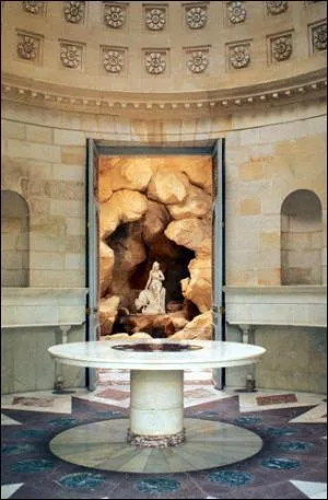 Dans le parc de quel château se trouve la "Laiterie" de Marie-Antoinette ?