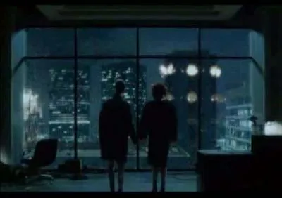 Dans 'Fight club', quelle chanson entend-t-on pendant que les immeubles explosent &agrave; la fin du film ?