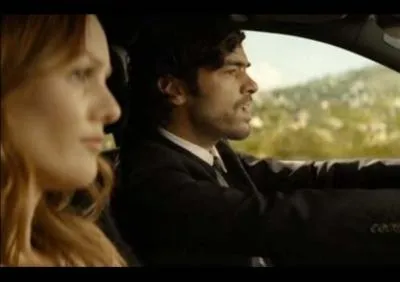 Dans 'Arnacoeur', alors qu'il se fait passer pour un garde du corps envoy&eacute; par son p&egrave;re, quelle chanson Alex se met &agrave; chanter &agrave; tue-t&ecirc;te dans la voiture, chanson que Juliette adore par ailleurs ?