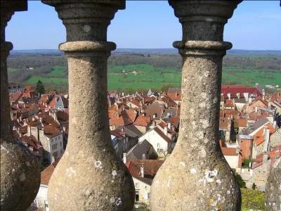 Quel département n'est pas frontalier de celui de la Haute-Marne ?