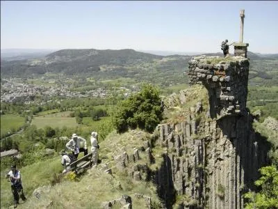 De ces quatre départements, lequel n'est pas limitrophe de celui de la Haute-Loire ?