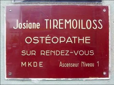 La croûte terrestre est divisée en plusieurs segments rigides dont le nom est 'plaques tectoniques'