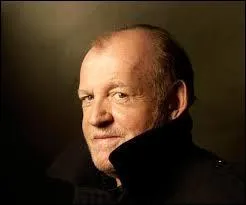 Lequel de ces chanteurs n'est pas mort en 2015 ?