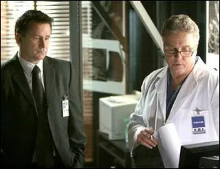 Qui ne connait pas Gil Grissom, le charismatique chef de la police scientifique des Experts, et voil&agrave; que soudain, un intrus vient d&eacute;barquer dans l'une de ses enqu&ecirc;tes, vous l'aurez certainement reconnu, il s'agit de ...