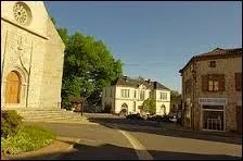 Commune limousine dans les Monts de Châlus, Saint-Mathieu se situe dans le département ...