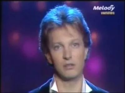 Qui est l'interprète de la chanson " Le géant de papier". " Quand je la regarde, moi l'homme loup au coeur d'acier, devant son corp de femme, je suis un géant de papier".