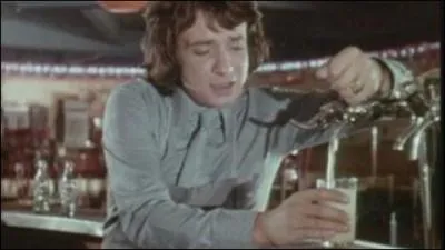 Image de clip. De quelle chanson de Michel Sardou s'agit-il ?