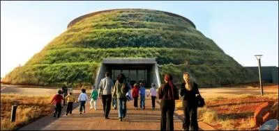 La chambre funéraire a été découverte à Maropeng. Cet endroit est appelé ...