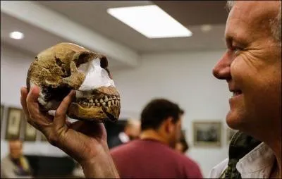 Cette nouvelle espèce humaine a reçu le nom de "Homo naledi" qui signifie en langage sesotho (une des langues sud-africaines) :