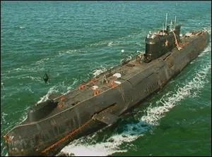 Le K-19 (1961) est le premier sous-marin sovi&eacute;tique &agrave; &ecirc;tre &eacute;quip&eacute; de missiles balistiques. Les nombreux accidents qu'il engendra lui valurent un surnom. Lequel ?