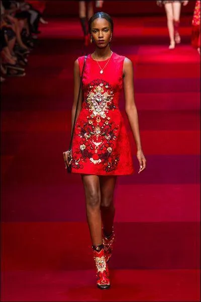 Motif original sur cette robe... !