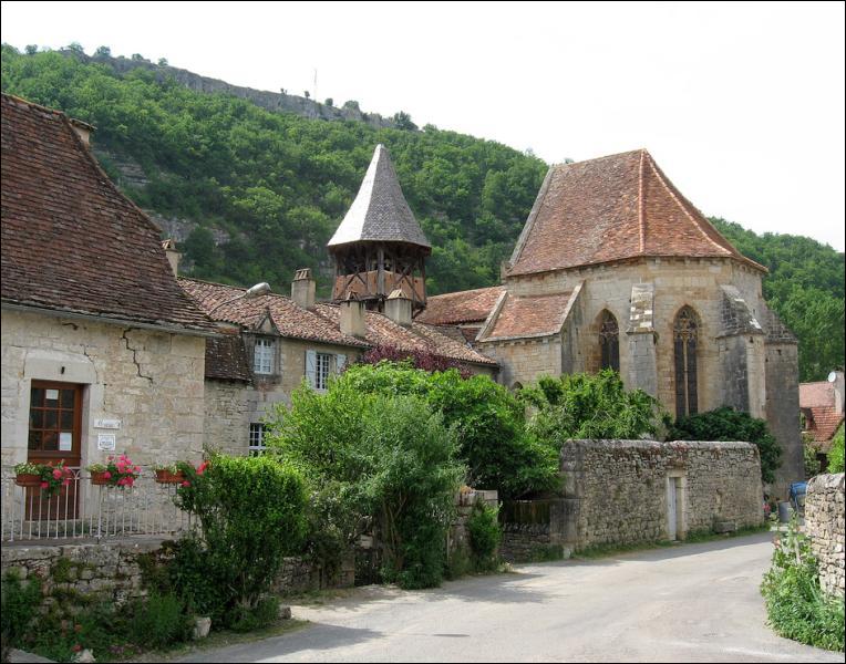 Le prieuré des chanoinesses régulières est intégré à l'ancienne abbaye. Que sont les régulières ?