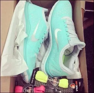 J'ai vu des super Nike qui brillent au niveau des semelles !